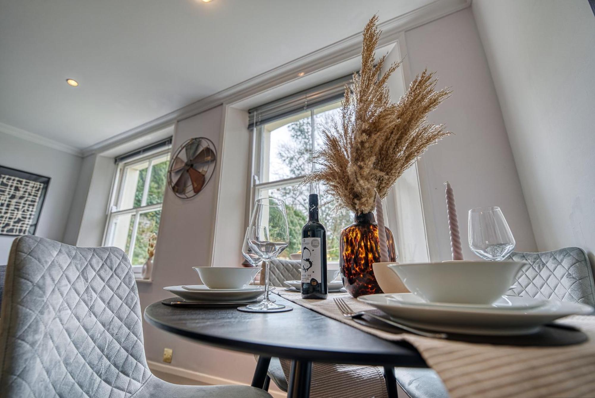 2 Bedroom Stylish Spacious Apt, Sleeps 6, Central Cheltenham, With Free Parking - By Blue Puffin Stays Eksteriør billede