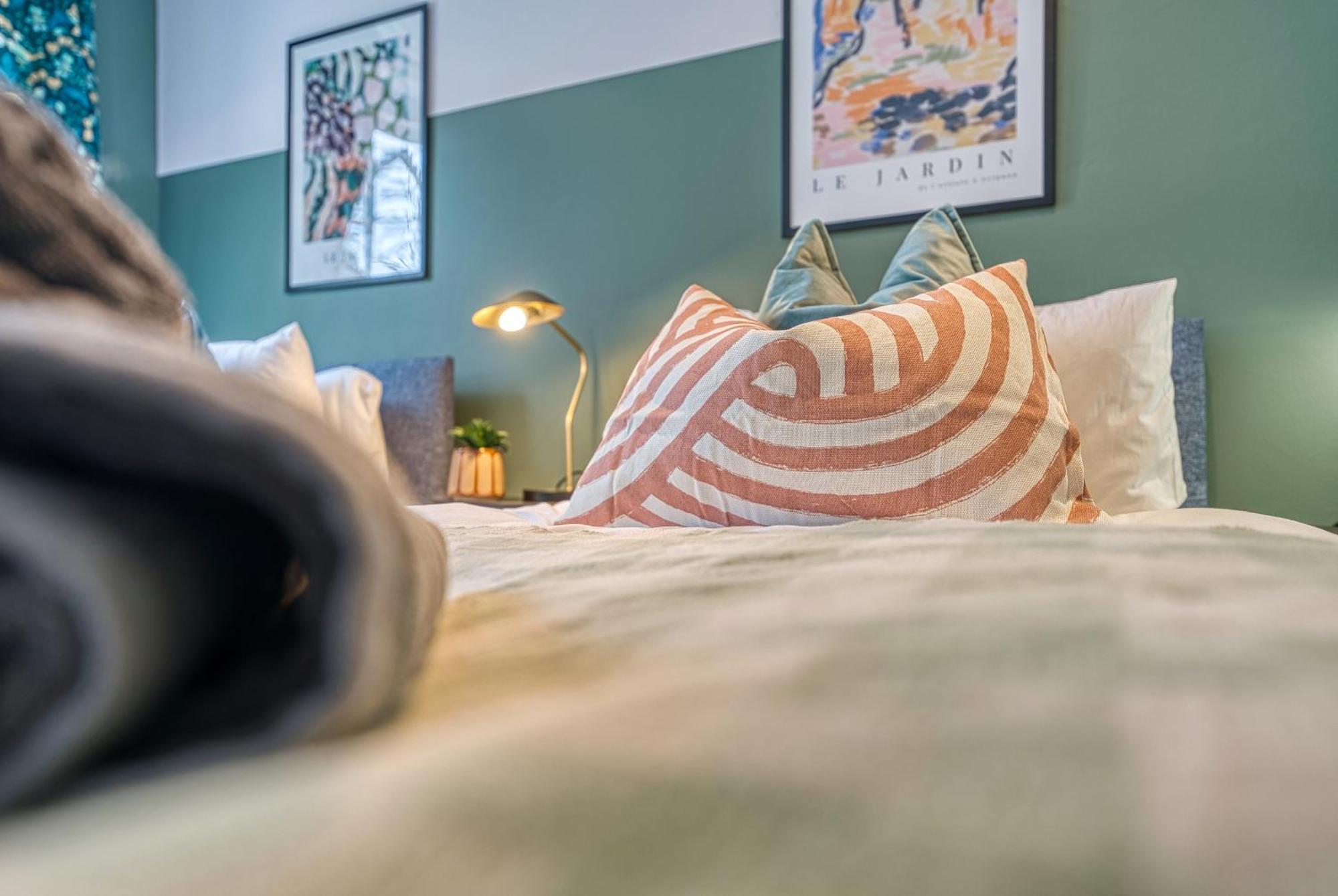 2 Bedroom Stylish Spacious Apt, Sleeps 6, Central Cheltenham, With Free Parking - By Blue Puffin Stays Eksteriør billede