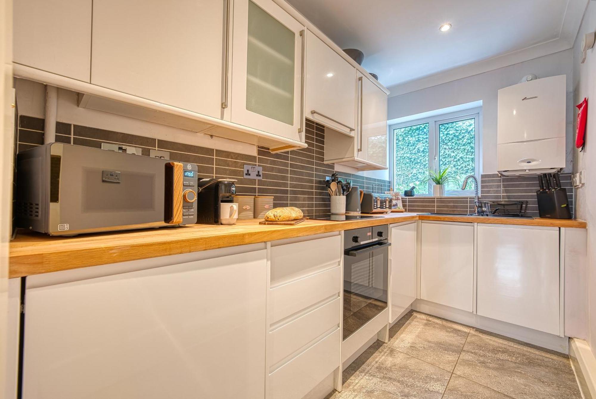 2 Bedroom Stylish Spacious Apt, Sleeps 6, Central Cheltenham, With Free Parking - By Blue Puffin Stays Eksteriør billede