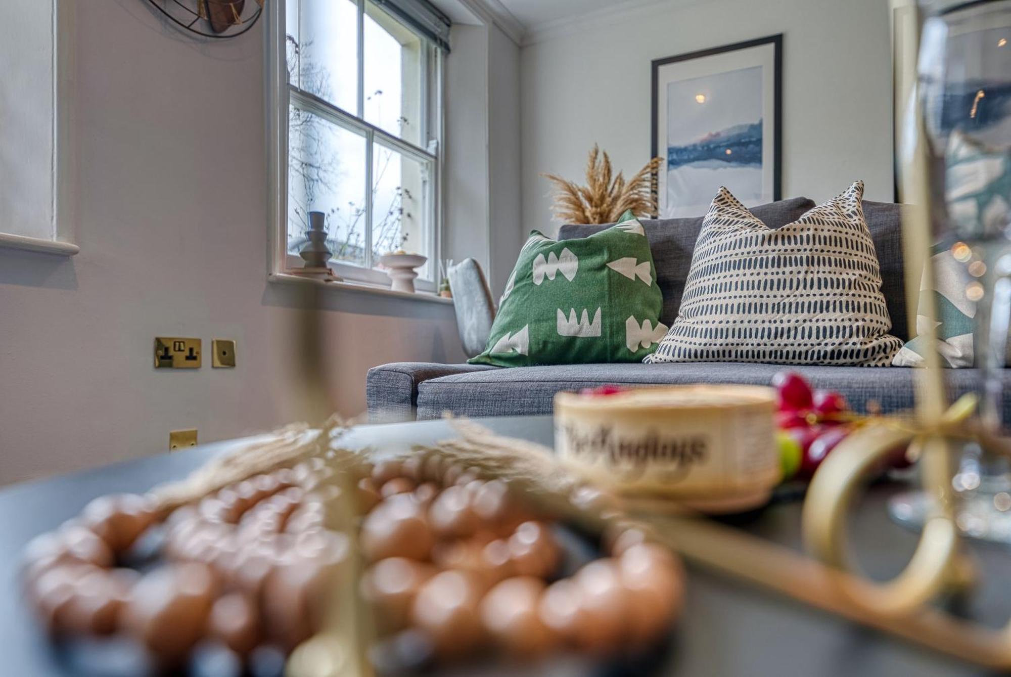 2 Bedroom Stylish Spacious Apt, Sleeps 6, Central Cheltenham, With Free Parking - By Blue Puffin Stays Eksteriør billede