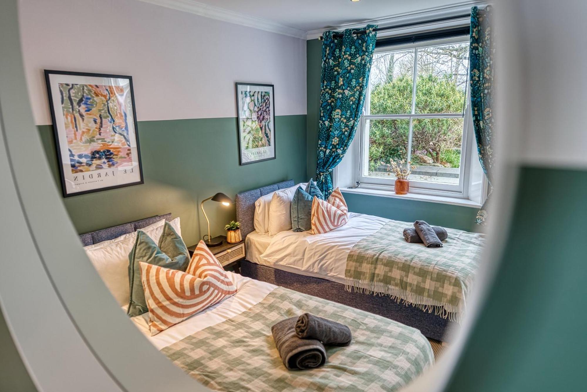 2 Bedroom Stylish Spacious Apt, Sleeps 6, Central Cheltenham, With Free Parking - By Blue Puffin Stays Eksteriør billede