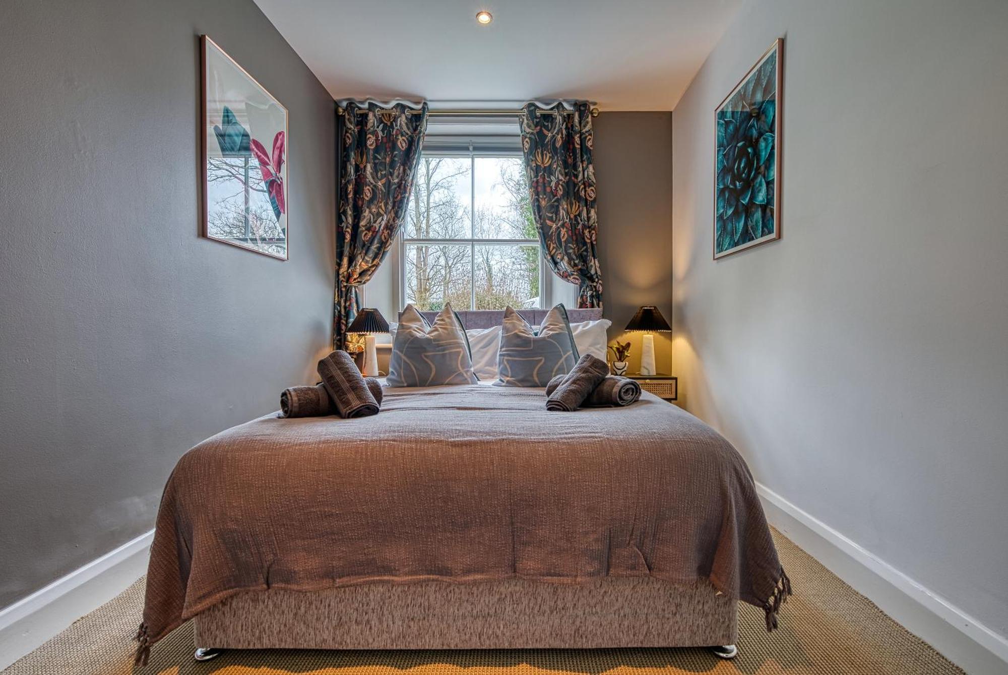 2 Bedroom Stylish Spacious Apt, Sleeps 6, Central Cheltenham, With Free Parking - By Blue Puffin Stays Eksteriør billede